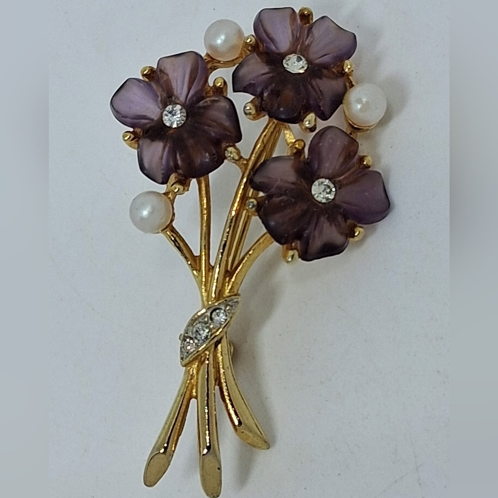 * Vintage Signed Mandel Purple & Faux Pearl Flowers Pin Brooch